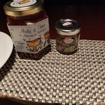 インカント - チーズに添えたハチミツ
      左：ミント　右：いちじ