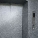 Fushimi griller - 外観　６　エレベーターで３階へ　【　２０１２年７月　】