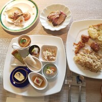 All Day Dining shizuku - 一口サイズのメニューと大皿料理のメニュー