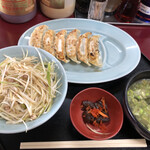 東港ラーメンショップ - ネギご飯、餃子セット