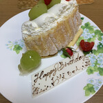 パティスリー タケモト - ケーキの甘味より勝るシャインマスカットの甘味、めちゃくちゃ旨かった❣️