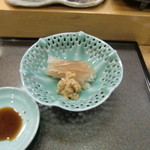 烏賊に山葵をのせて