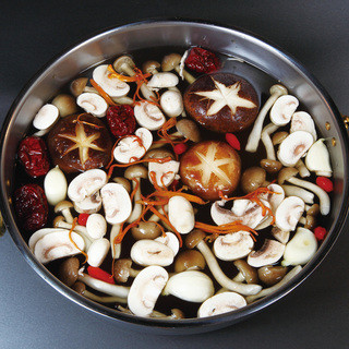 Nagoya's first authentic Chinese mushroom hotpot specialty store♪ Single-person hotpot is OK for lunch