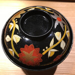 もと井 - 霧をふくことで手前を見分けるそうです