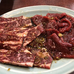 南部苑 - 左がカルビ、右がロース、各700円