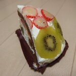 シャトレーゼ - フルーツボンブ（594円）