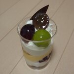 シャトレーゼ - 巨峰とシャインマスカットのカップ（486円）