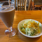 ガネーシャ・ガル　 - ランチのチャイと生野菜