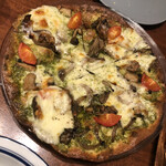 ブラッスリー舵 - 牡蠣スモークのピザ