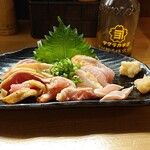 おてちきや - 鳥刺し
      醤油は鹿児島のだから甘いよ