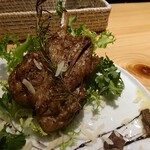 レオン ドーロ - 骨付きラムロースのグリル