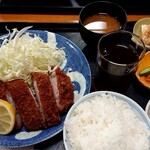 多久満 - ロースかつ定食