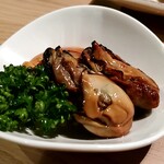 Sumibiyakitori To Kunsei Guriruno - 牡蠣と帆立の燻製オイル漬け盛り合わせ