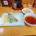四ツ木製麺所 - 天ぷらにかすを添えて