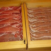 しゃぶしゃぶ・創作料理居酒屋 豚吟 栄店 - 豚肉 肩ロース＆バラ