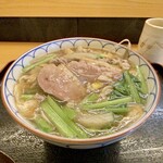 神楽坂ささ木 - 鴨スープ麺
            鴨肉や小松菜に油揚げなど、具沢山の中華麺、鴨のいいお出汁が出て、すっきりとして美味しいです♪