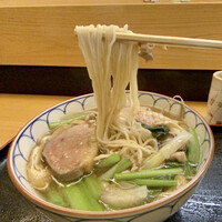 神楽坂ささ木 - 鴨スープ麺
                    麺リフトアップ
                    細い中華麺