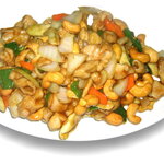 Stir-fried chicken and cashew nuts