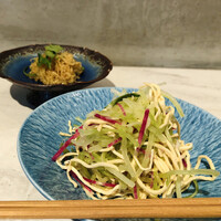 CINA New Modern Chinese - 前菜、赤大根とセロリのサラダ。