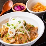 肉もつ屋 神坊 - 米沢豚丼定食