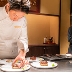 WAGYU 日山 - 34歳の天才シェフ 小西さん