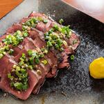 肉もつ屋 神坊 - 牛ハツ　たたき