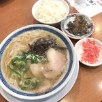 名島亭 - （築炉釜出し）豚骨ラーメン