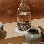 にい留 - 冷酒は京都伏見の澤屋まつもと守破離、素敵なガラス瓶