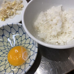 Tsurato Kimo Sumibiyakiniku Iwashige - 卵＆ご飯