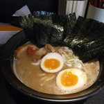 麺処 永遠 - 魚介ラーメン＋煮玉子＋のりトッピングです。