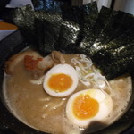 麺処 永遠 - 魚介ラーメン＋煮玉子＋のりトッピングです。