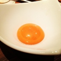 焼肉うしごろ 西麻布本店 - この卵は是非食べて欲しい。