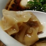 らぁ麺 すぎ本 - 皮の厚みも詰まった餡もスープと共に食って下さい