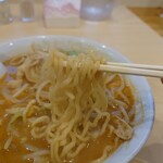 くるまやラーメン - 2020年10月　モツラーメン　880円