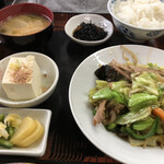 さかえや食堂 - 肉野菜炒め定食900円