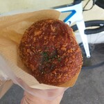 ブラン ア ポワ ルージュ - ひよこ豆の入ったカレードーナツ