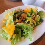 PIZZERIA BOSSO - セットのサラダ、自家製人参ドレッシング