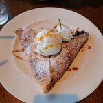 PIZZERIA BOSSO - 季節のドルチェピッツァ、柿とコケモモのジェラート