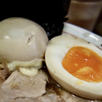 中華そば 葉山 - キチンと温かい煮玉子