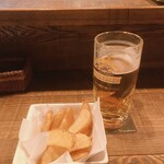 八景バル ワインと日本酒 - フライドポテト(香草ガーリック)/生ビール