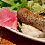 RACINES Boulangerie & Bistro - 【ORGANIC POWER LUNCH@1,830円】焼きたて！プレミアムブレッド】自家製ハーブソーセージとマッシュポテト