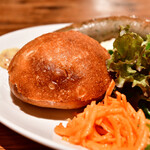 RACINES Boulangerie & Bistro - 【【ORGANIC POWER LUNCH@1,830円】焼きたて！プレミアムブレッド】自家製チャバタ。生ハムとカマンベールが挟んであります。