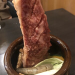 焼肉八七 - 追加の壺漬けカルビ。
            野菜や海老も入ってました。