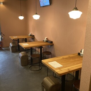 【1階】気軽にお立ち寄り下さい♪
繋げての利用で団体様も◎