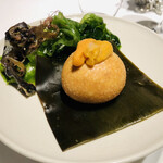 レフェルヴェソンス - 3.利尻昆布で香り付けした　雲丹のせ　黒トリュフ　ポルチーニ茸の揚げパン