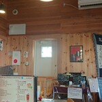 食彩ダイニングsako - ログハウス風で気持ちの良い店内