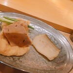 鮨 しゅん輔 - 蒸鮑。あん肝は、いなりで巻いて。