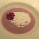 Atelier Trois - スープ～鹿児島県産の紫芋のポタージュスープとチップス ミルクの泡