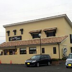 クレイジーミートファクトリー - パン屋みたいな外観