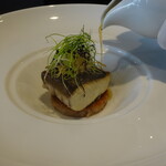 レストラン ラ・フロレゾン・ドゥ・タケウチ - ～LE SAWARA～三重県産戻り鰆を炭火で香ばしくグリエし 11穀米の焼きリゾットと秋茄子のヴァリエと共に